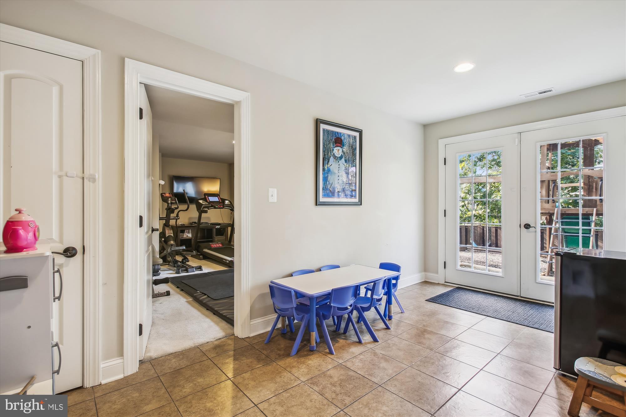 3827 LACY BOULEVARD