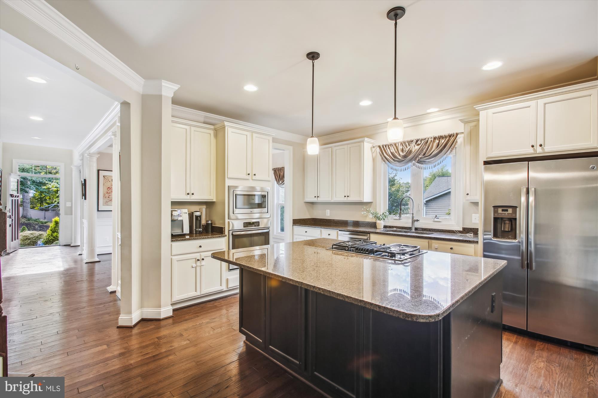 3827 LACY BOULEVARD