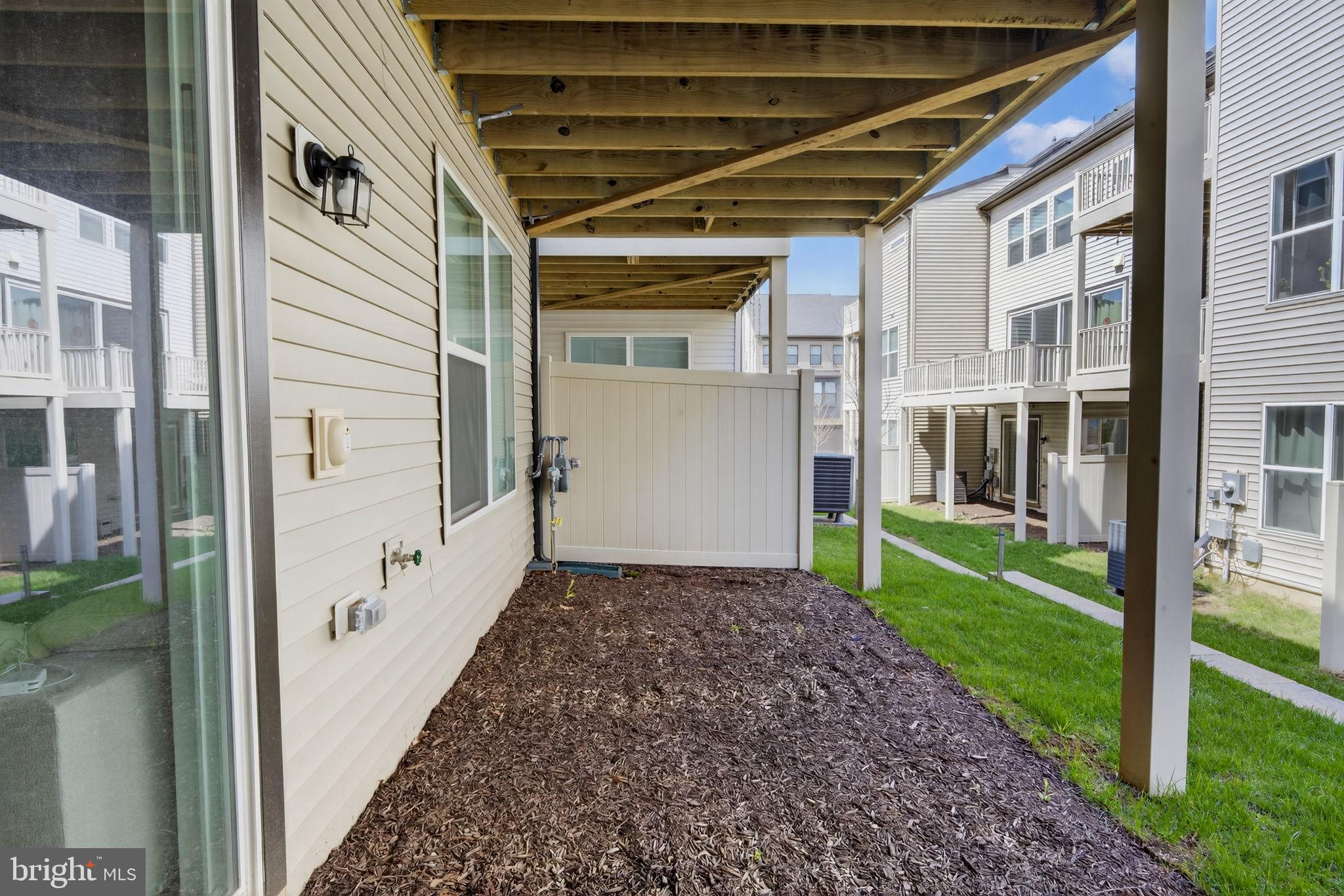 4991 LONGMIRE WAY