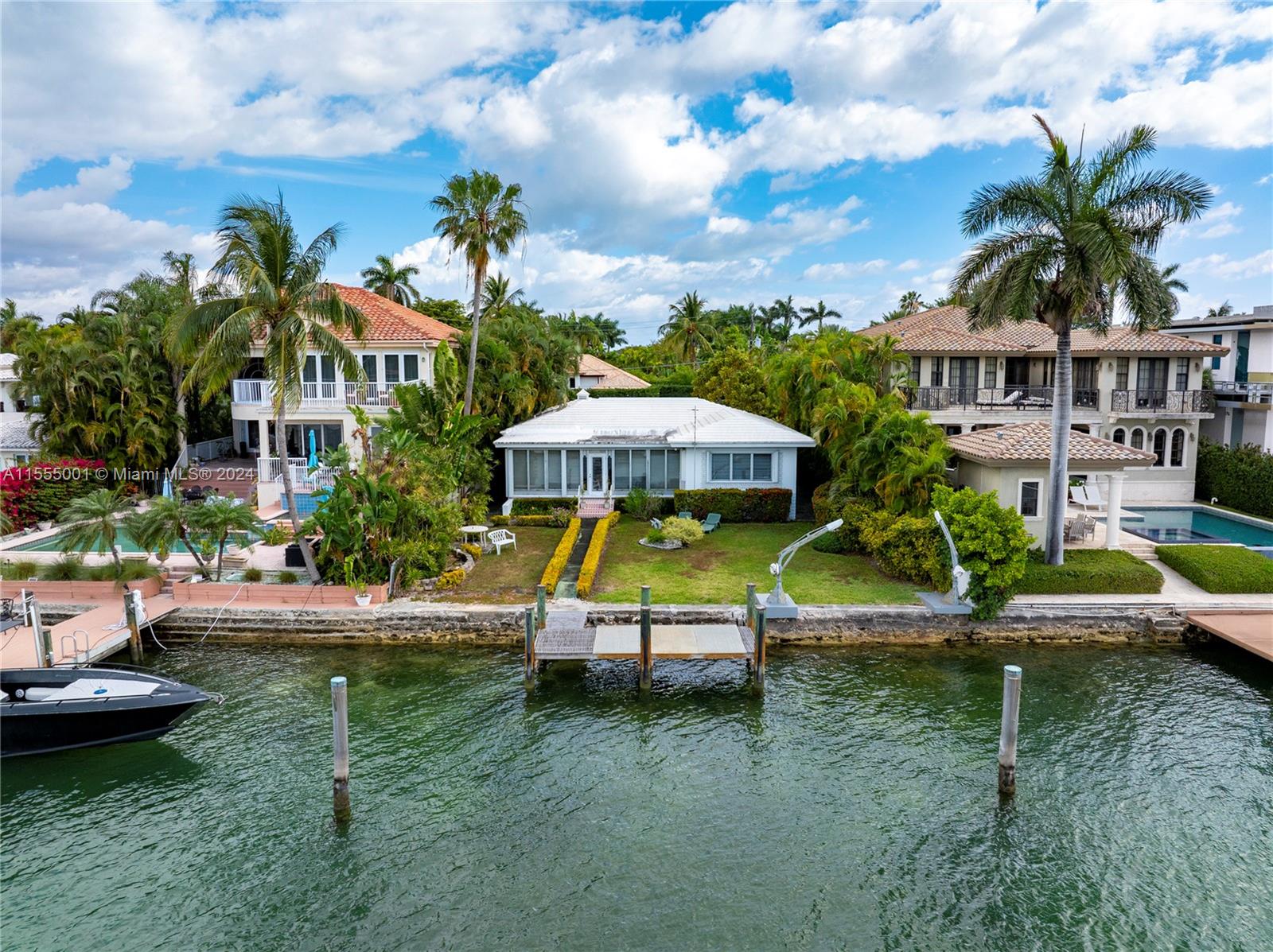 290 S Hibiscus Dr