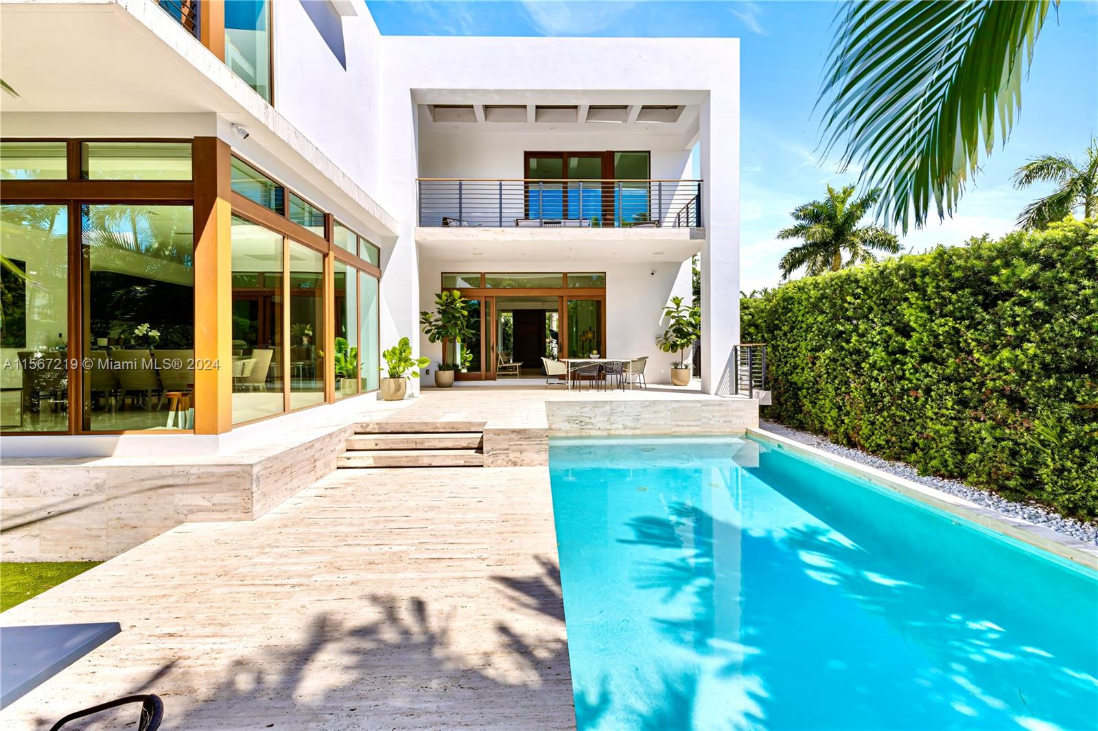 110 Venetian Way (Dilido Island)