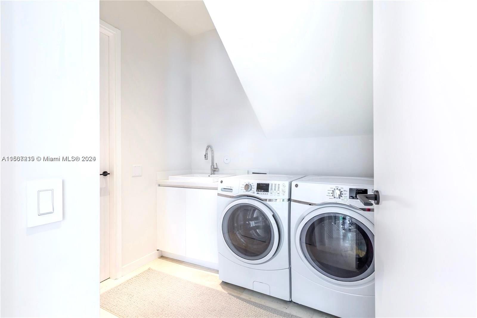 110 Venetian Way (Dilido Island)