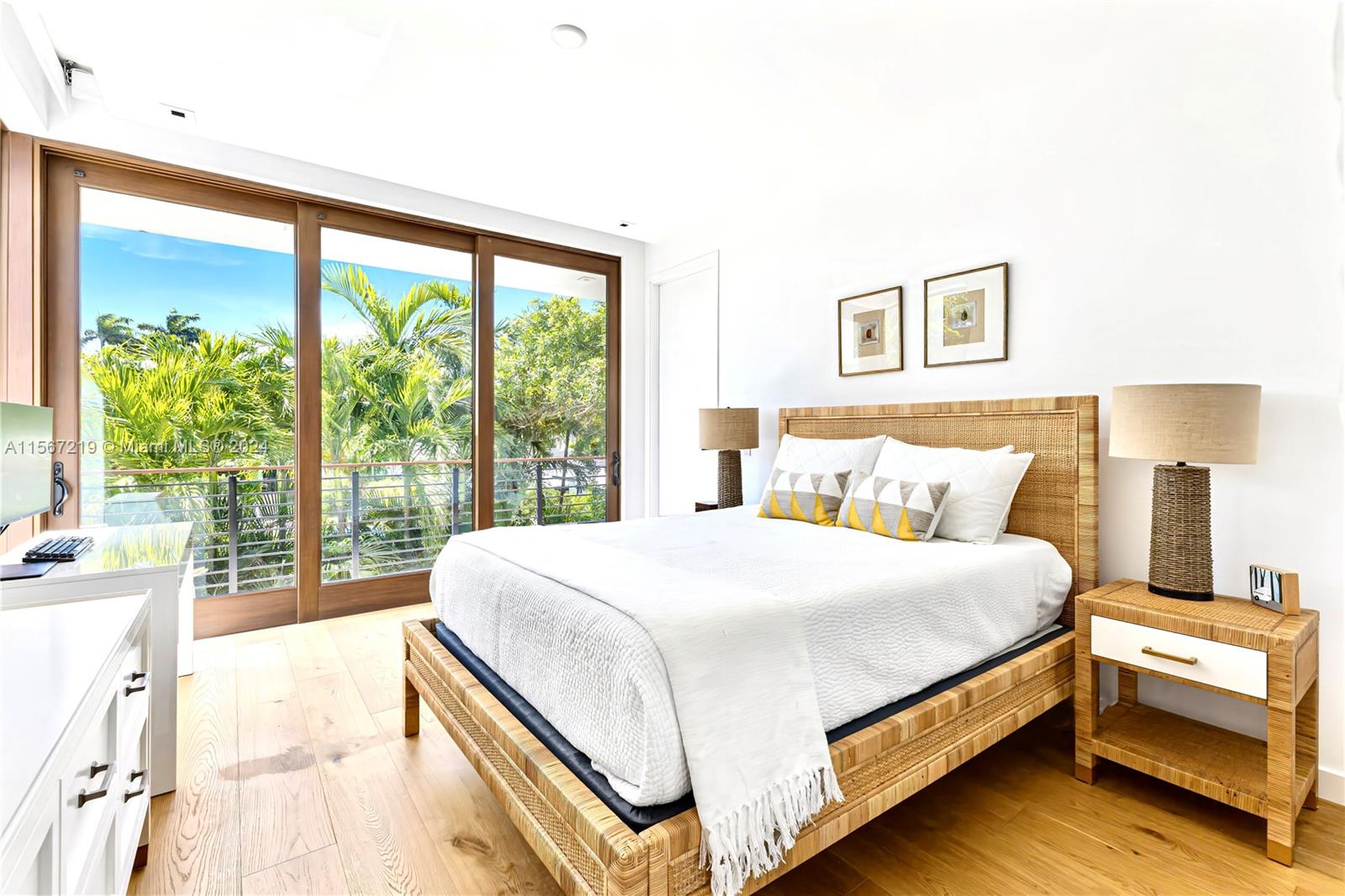 110 Venetian Way (Dilido Island)