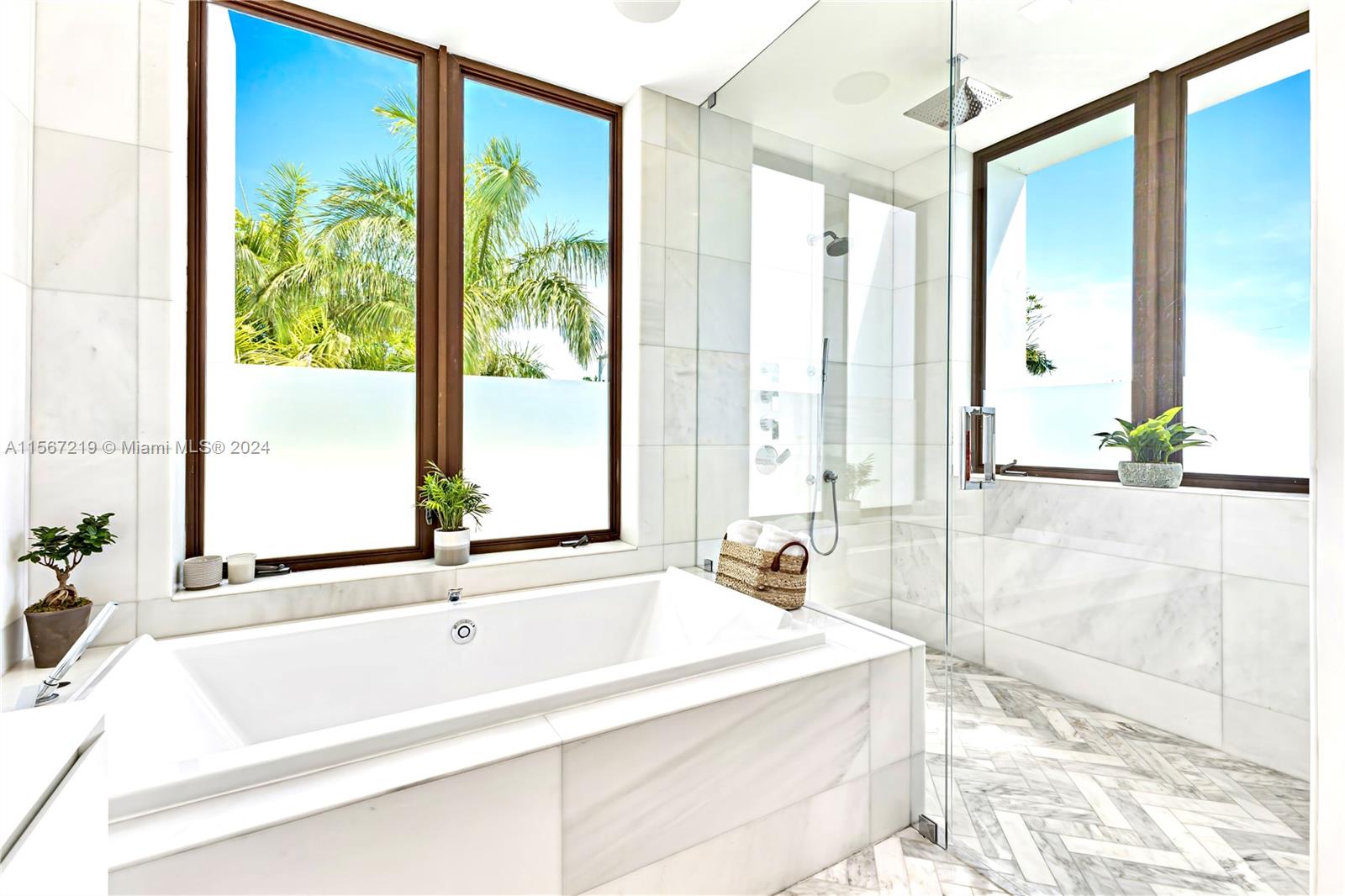 110 Venetian Way (Dilido Island)