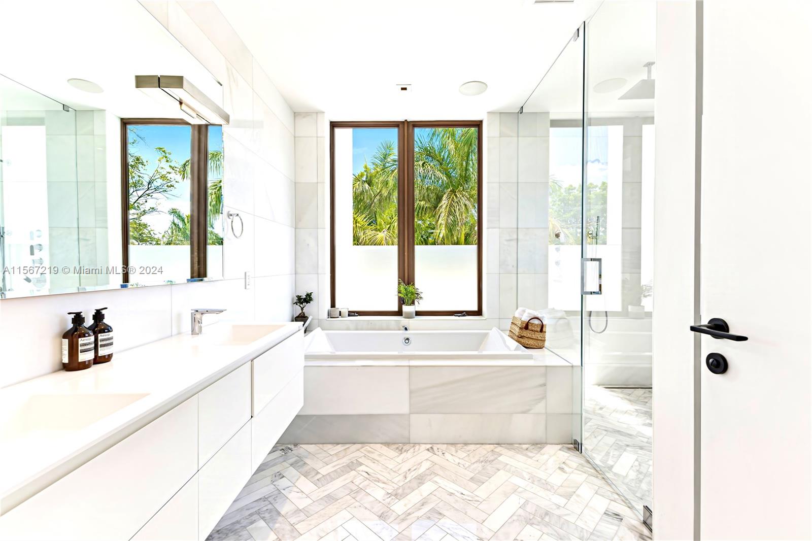 110 Venetian Way (Dilido Island)