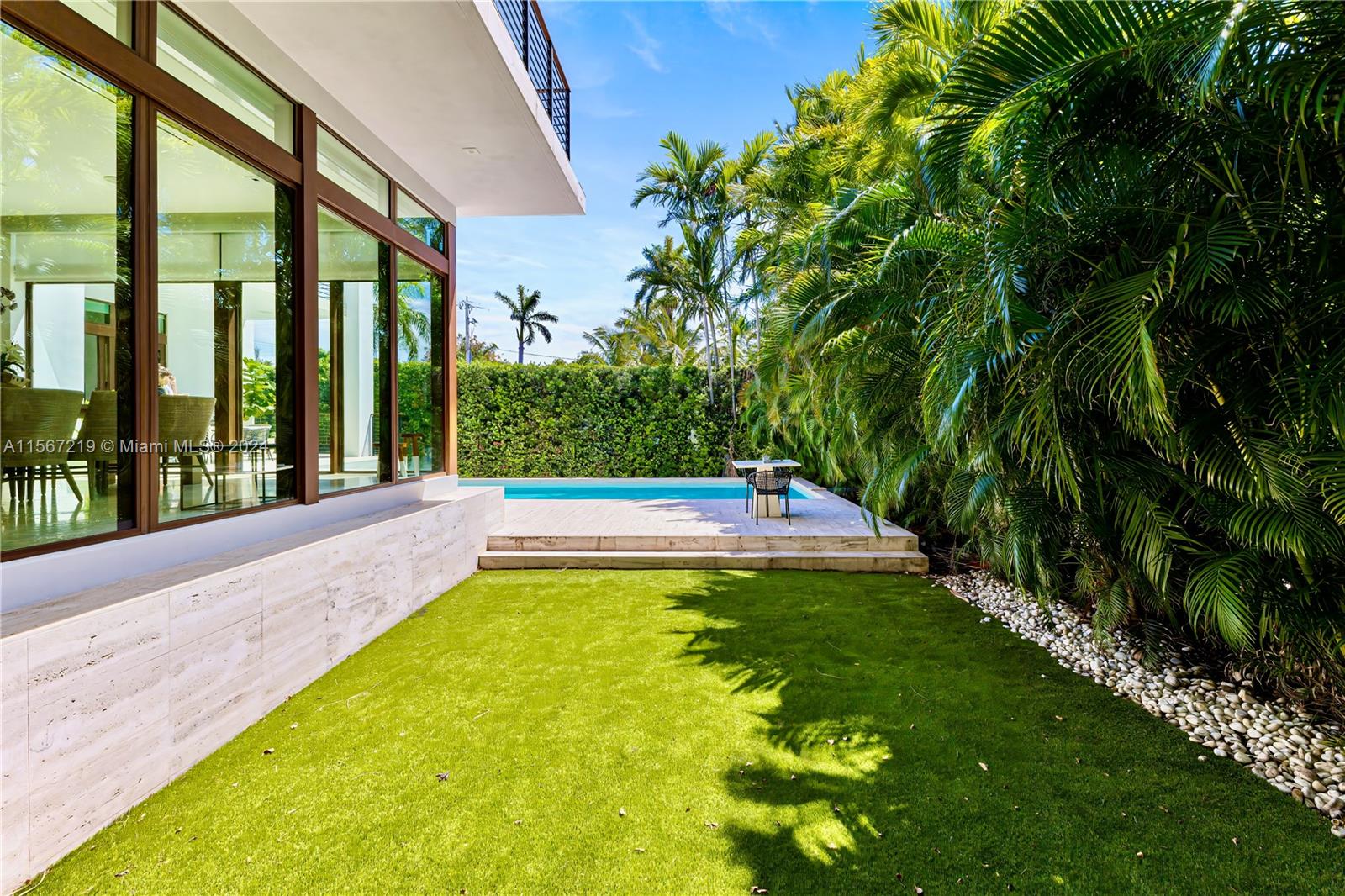 110 Venetian Way (Dilido Island)