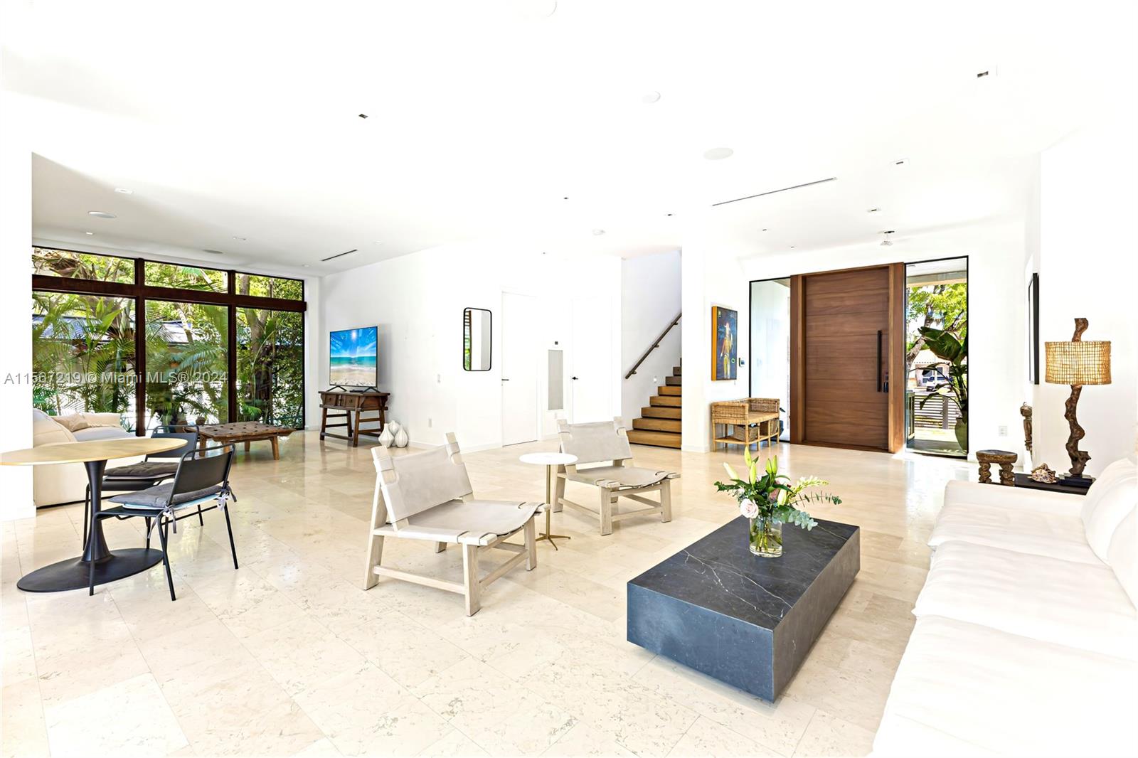 110 Venetian Way (Dilido Island)