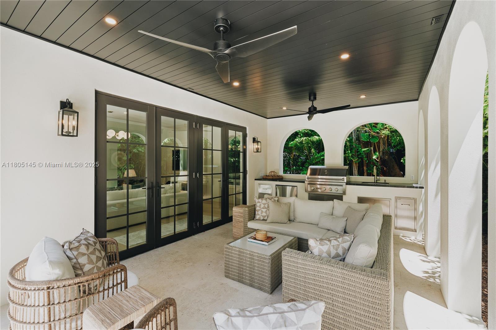 El Tesoro ~ 549 NE 59th Street