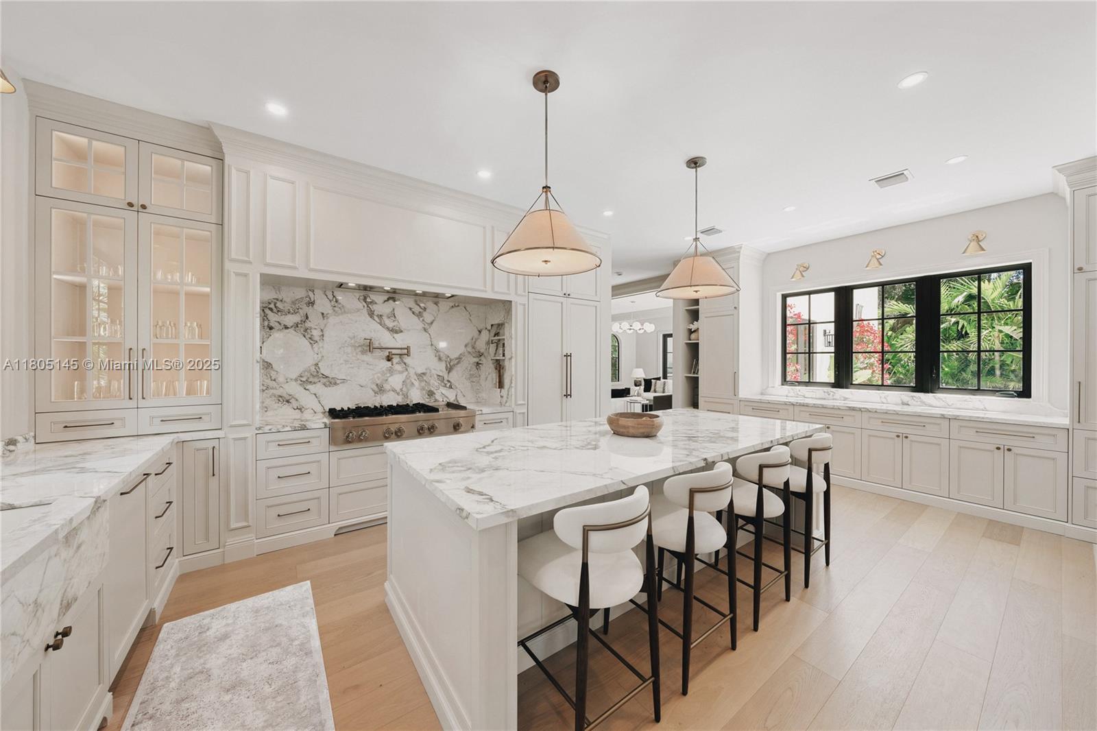 El Tesoro ~ 549 NE 59th Street