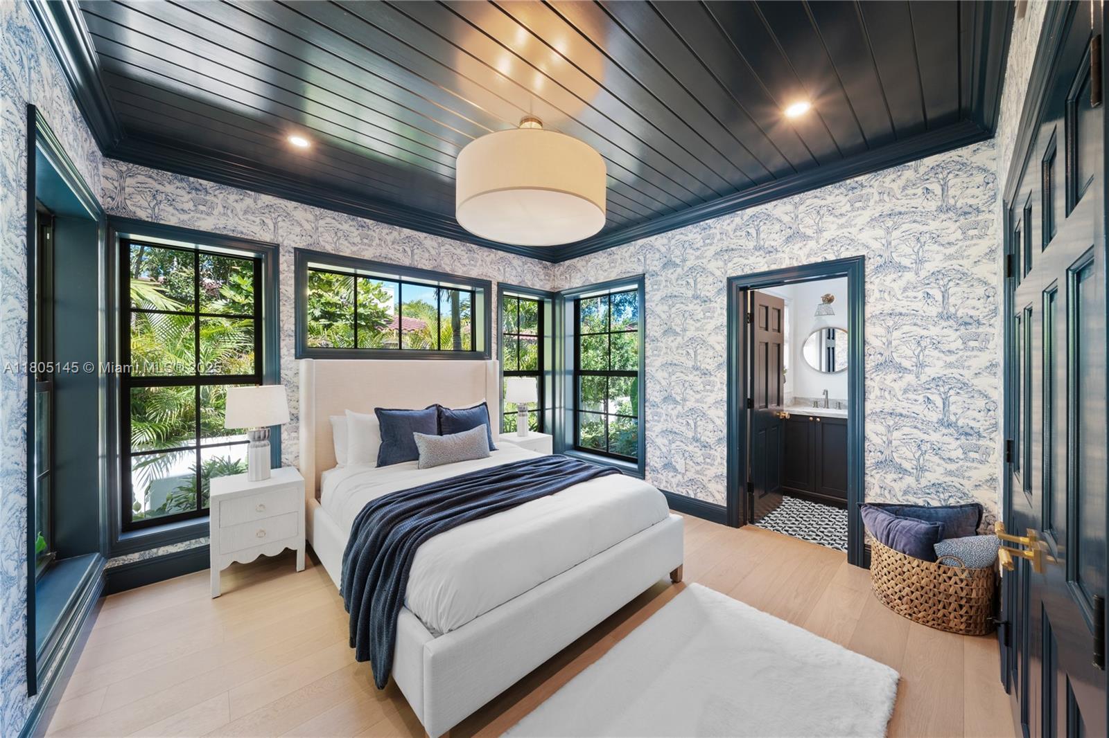 El Tesoro ~ 549 NE 59th Street