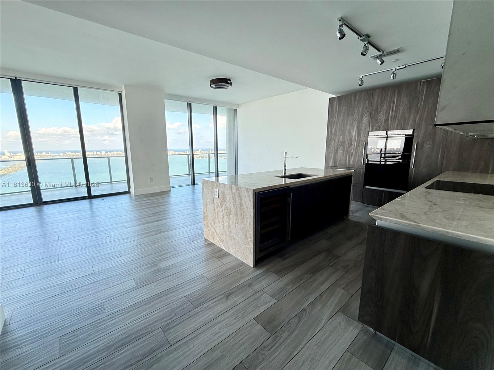 3131 NE 7th Ave Unit: PH5103