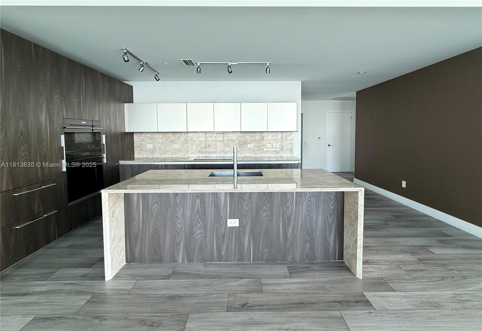 3131 NE 7th Ave Unit: PH5103