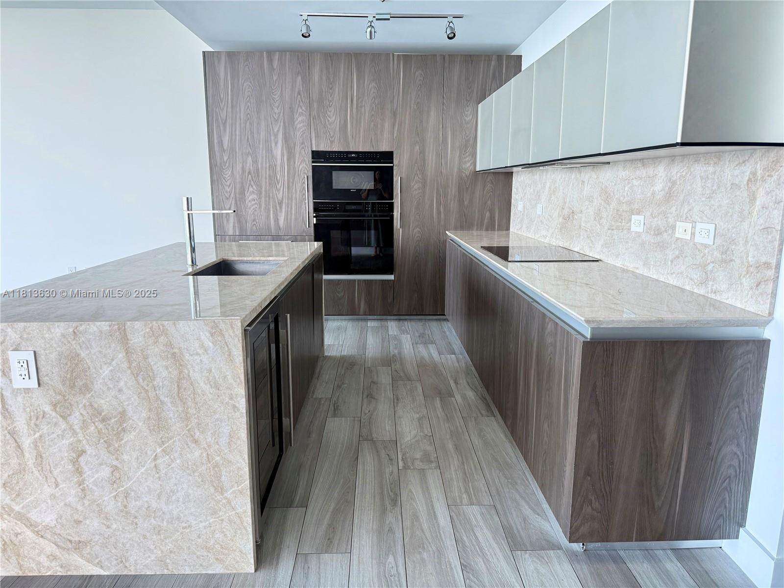 3131 NE 7th Ave Unit: PH5103