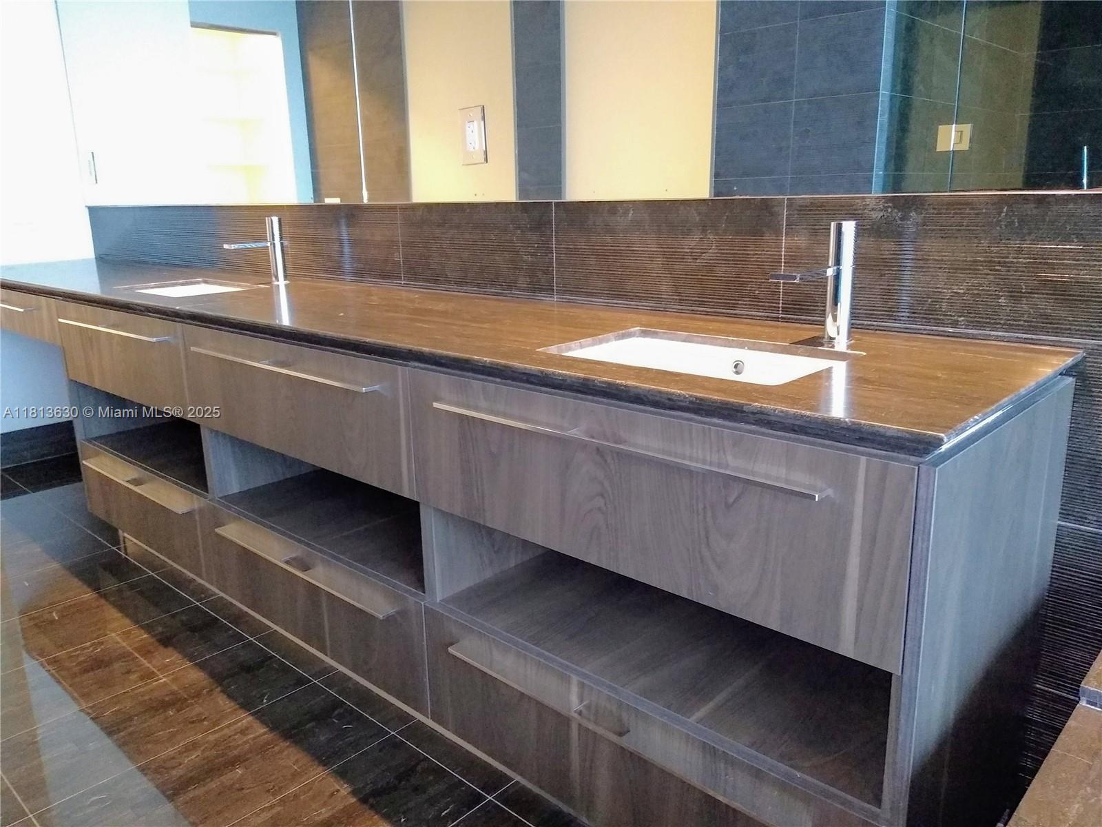 3131 NE 7th Ave Unit: PH5103