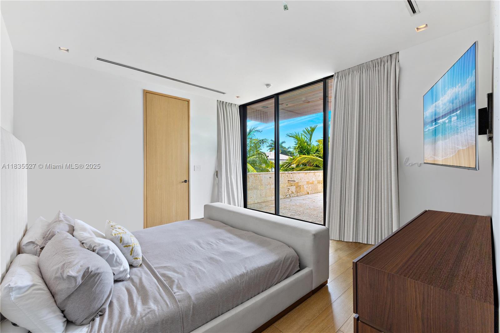 126 W San Marino Drive