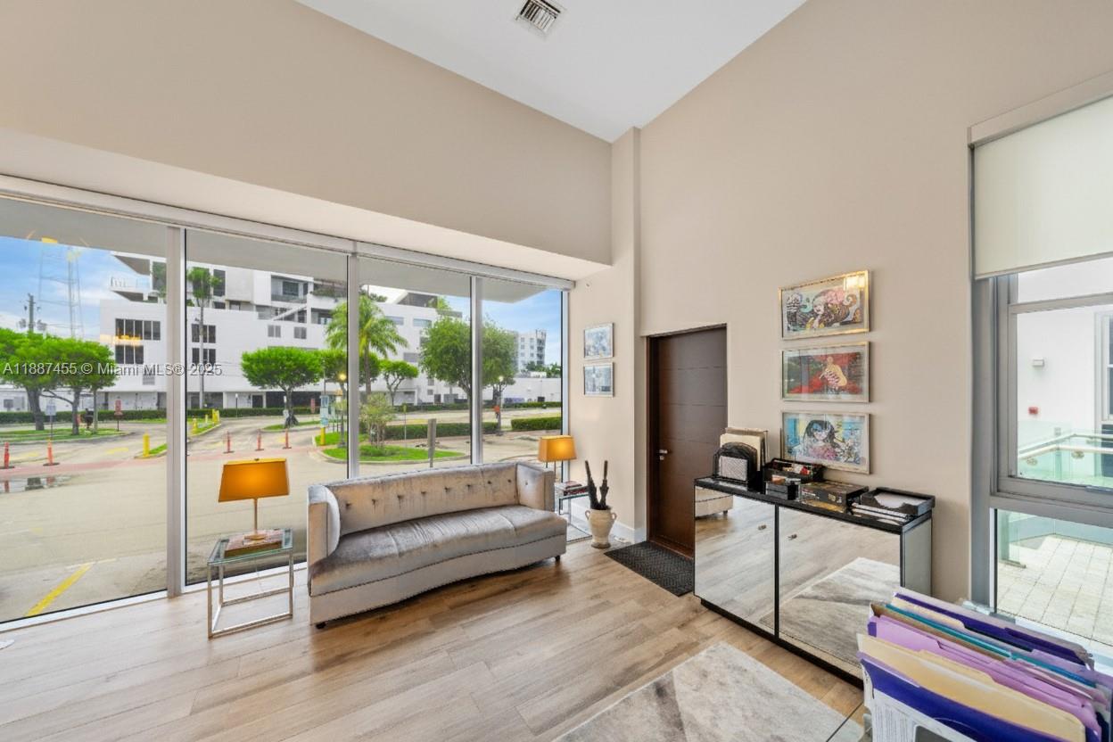 801 S Pointe Dr # 102