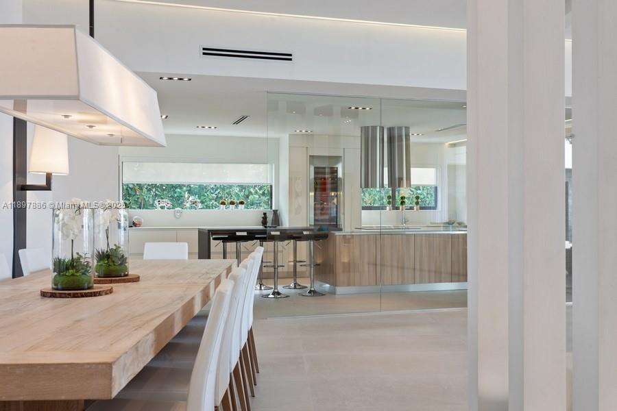 7972 Biscayne Point Cir