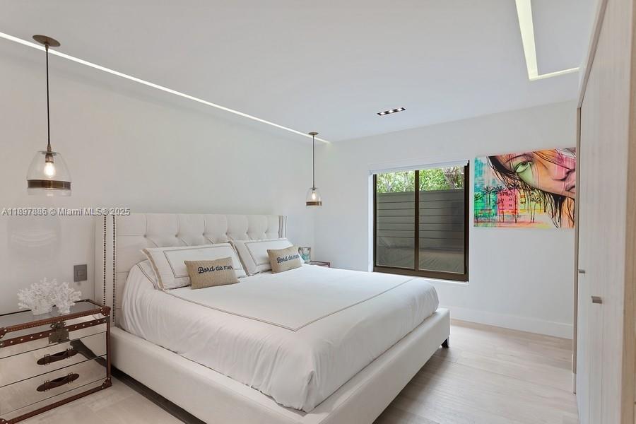 7972 Biscayne Point Cir