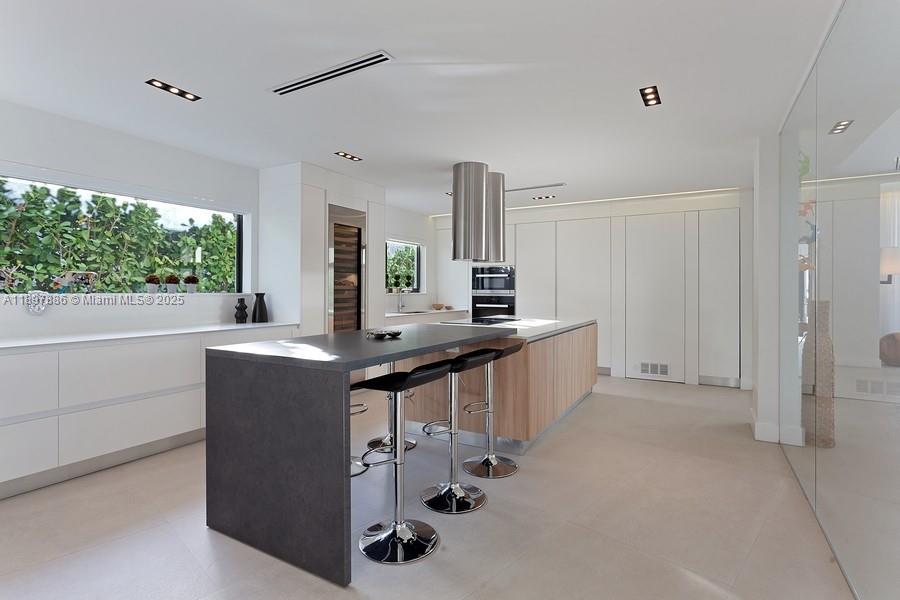 7972 Biscayne Point Cir