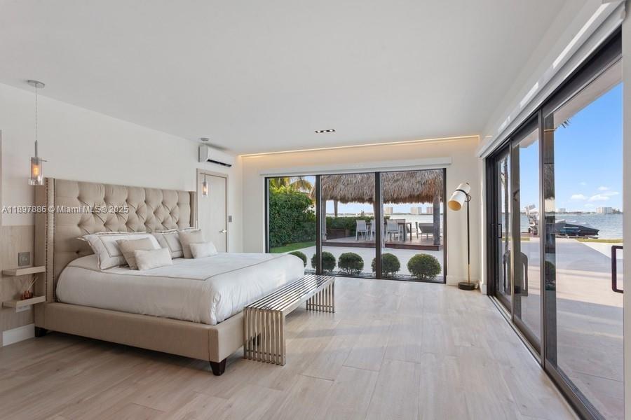 7972 Biscayne Point Cir