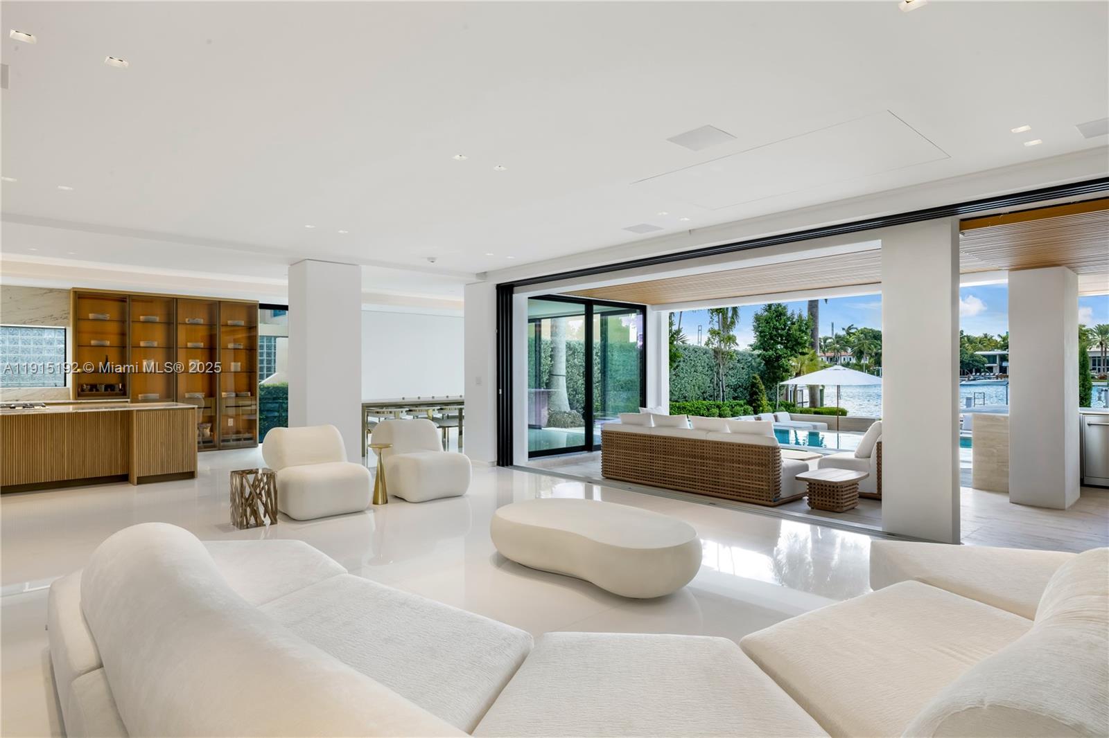 94 S Hibiscus Drive
