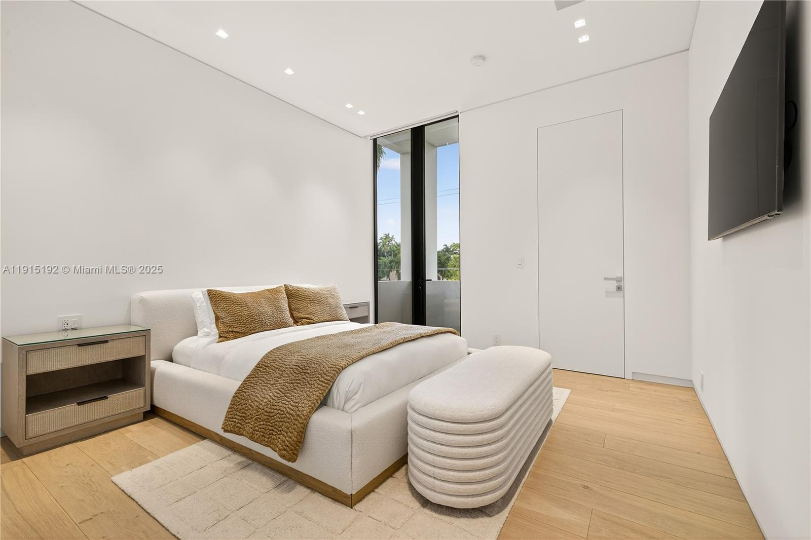 94 S Hibiscus Drive
