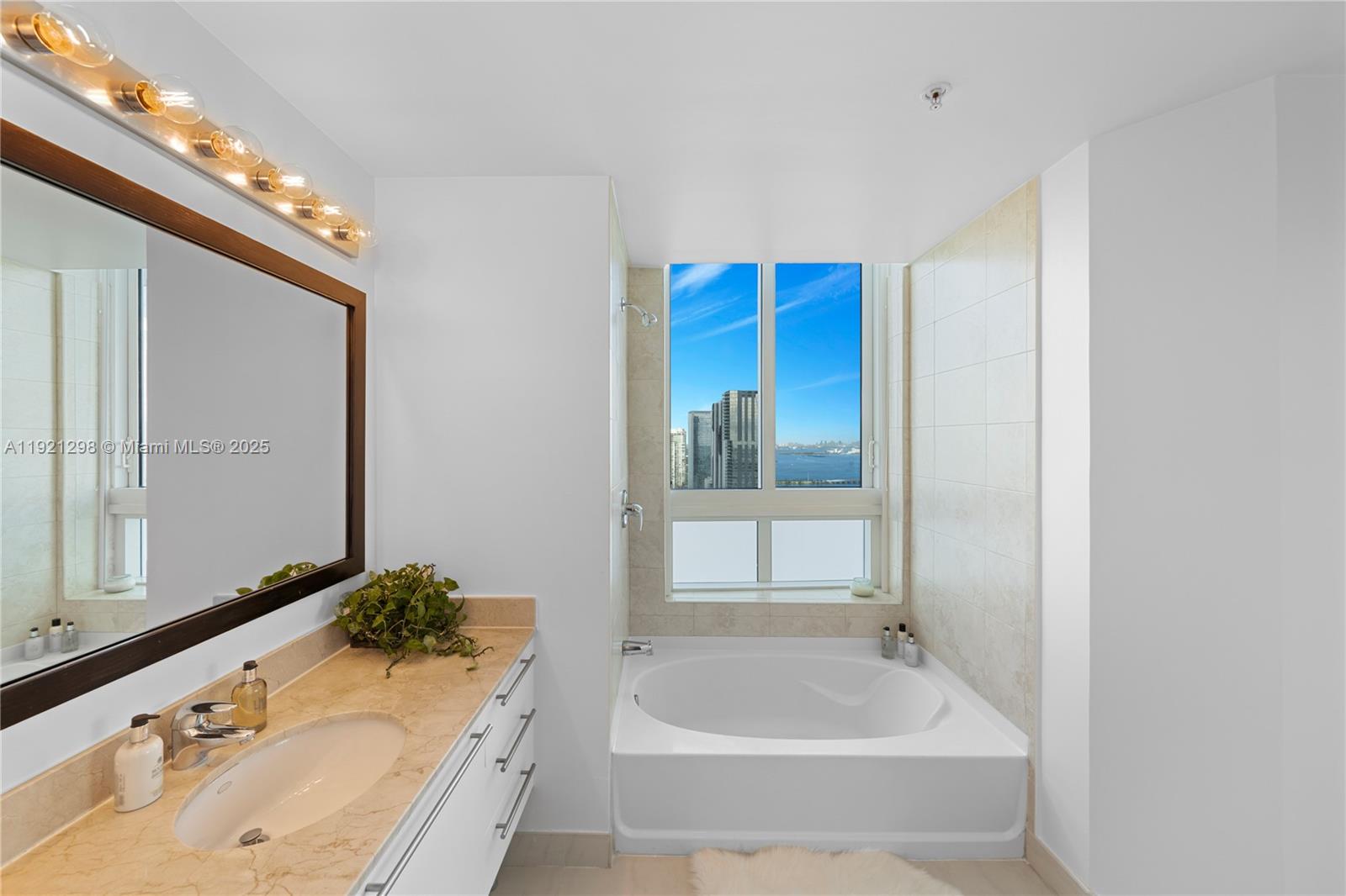 1900 N Bayshore Dr # 4902