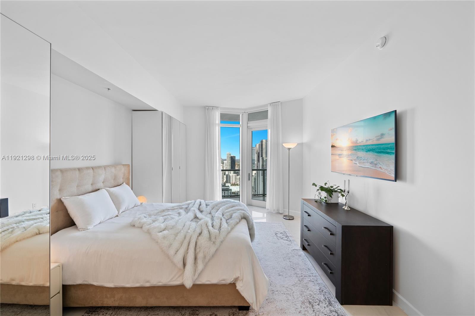 1900 N Bayshore Dr # 4902