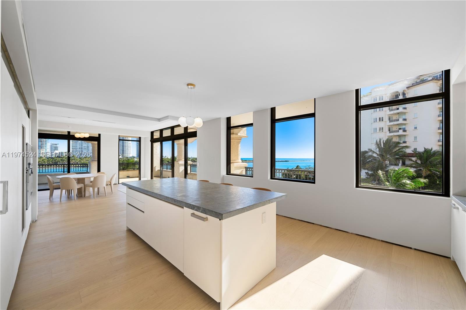 Palazzo Del Sol 7043