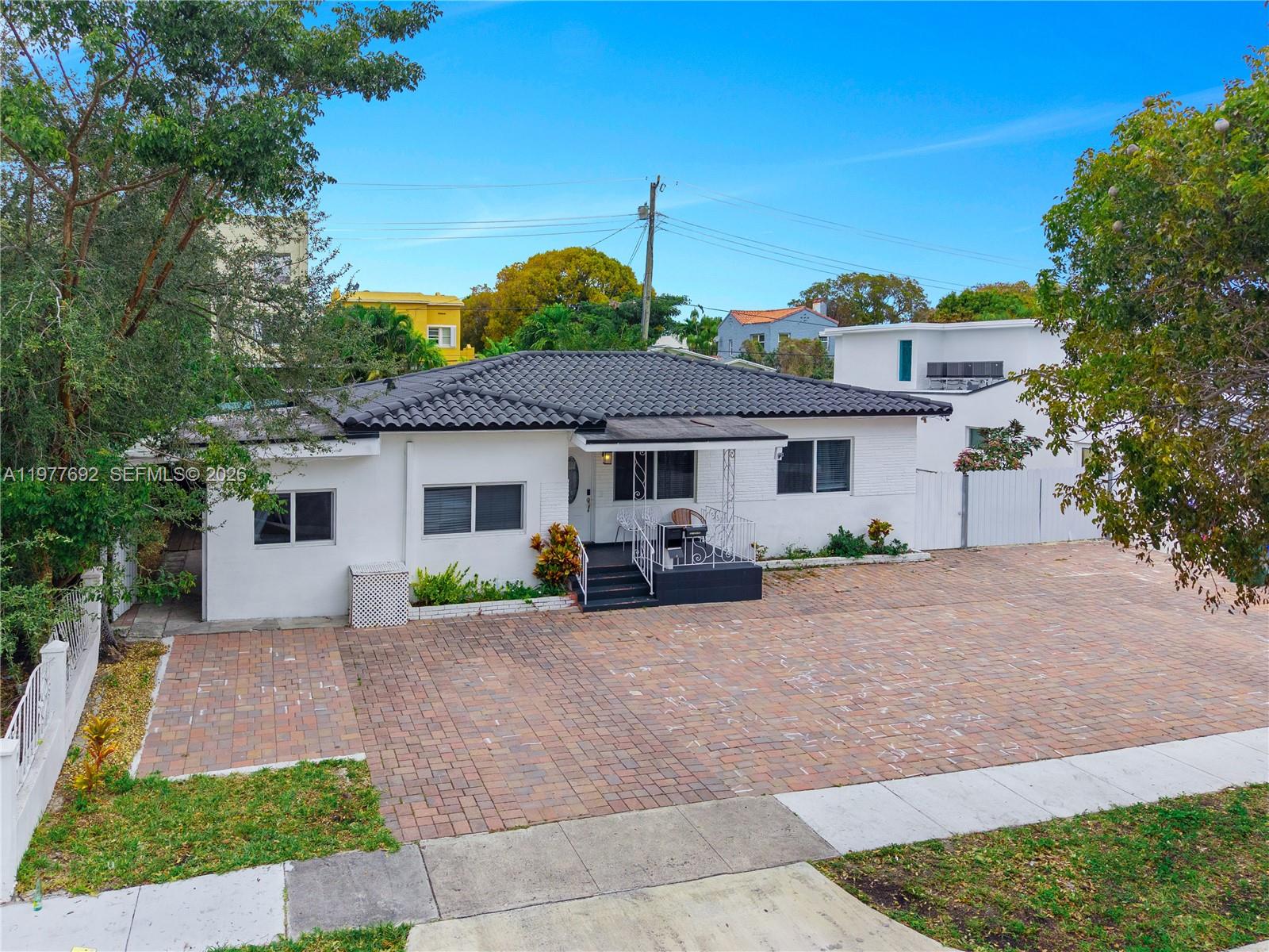 1761 SW 14 Street