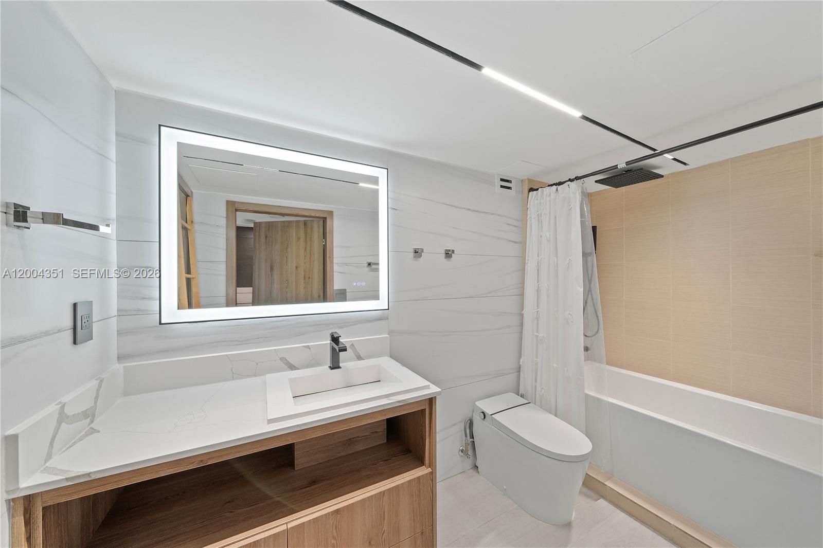 2301 Collins Ave # 432