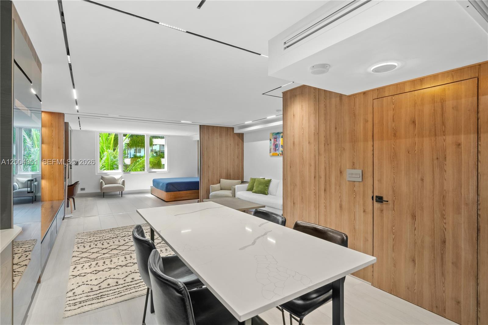 2301 Collins Ave # 432