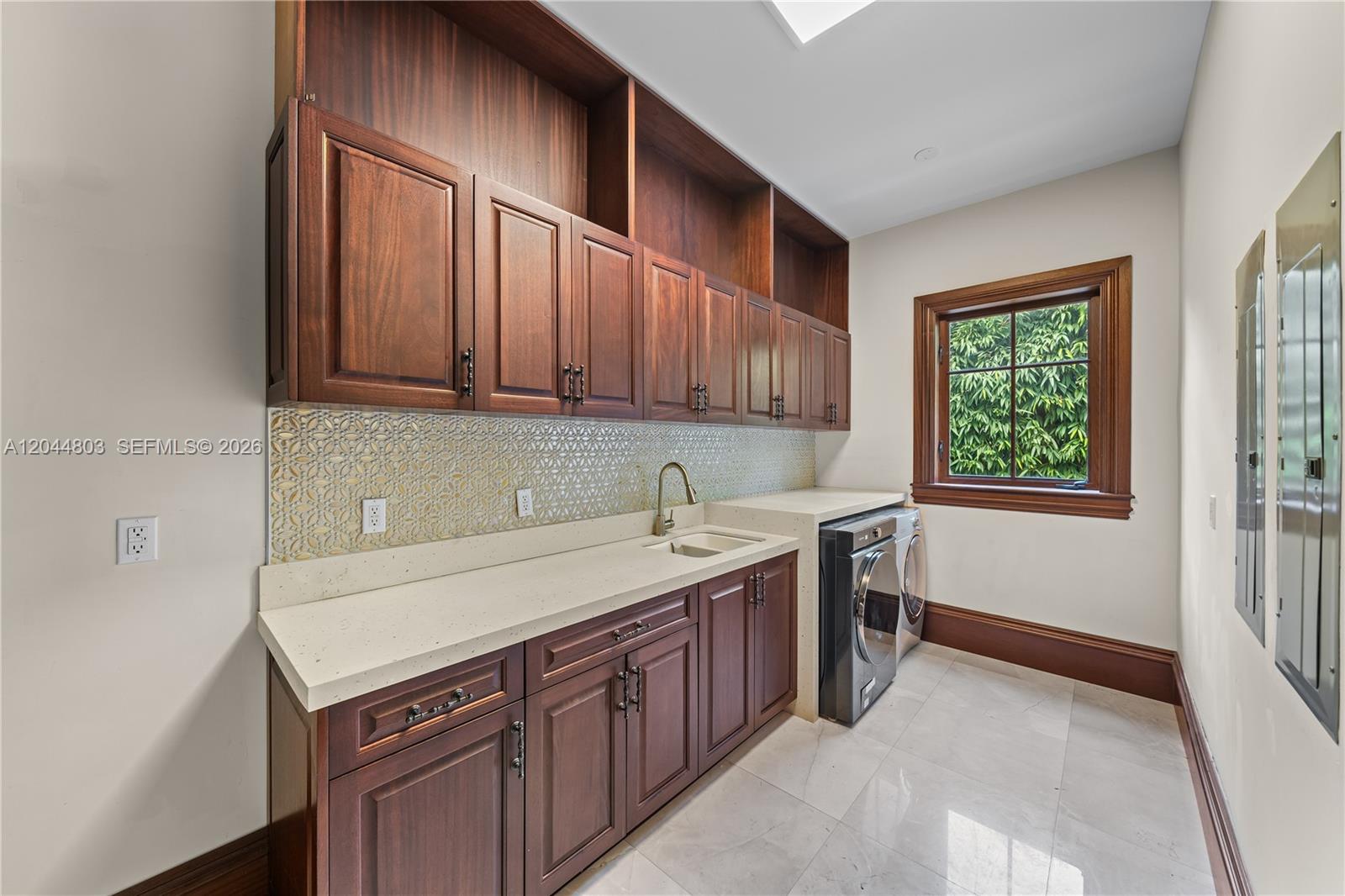 150 Edgewater Dr