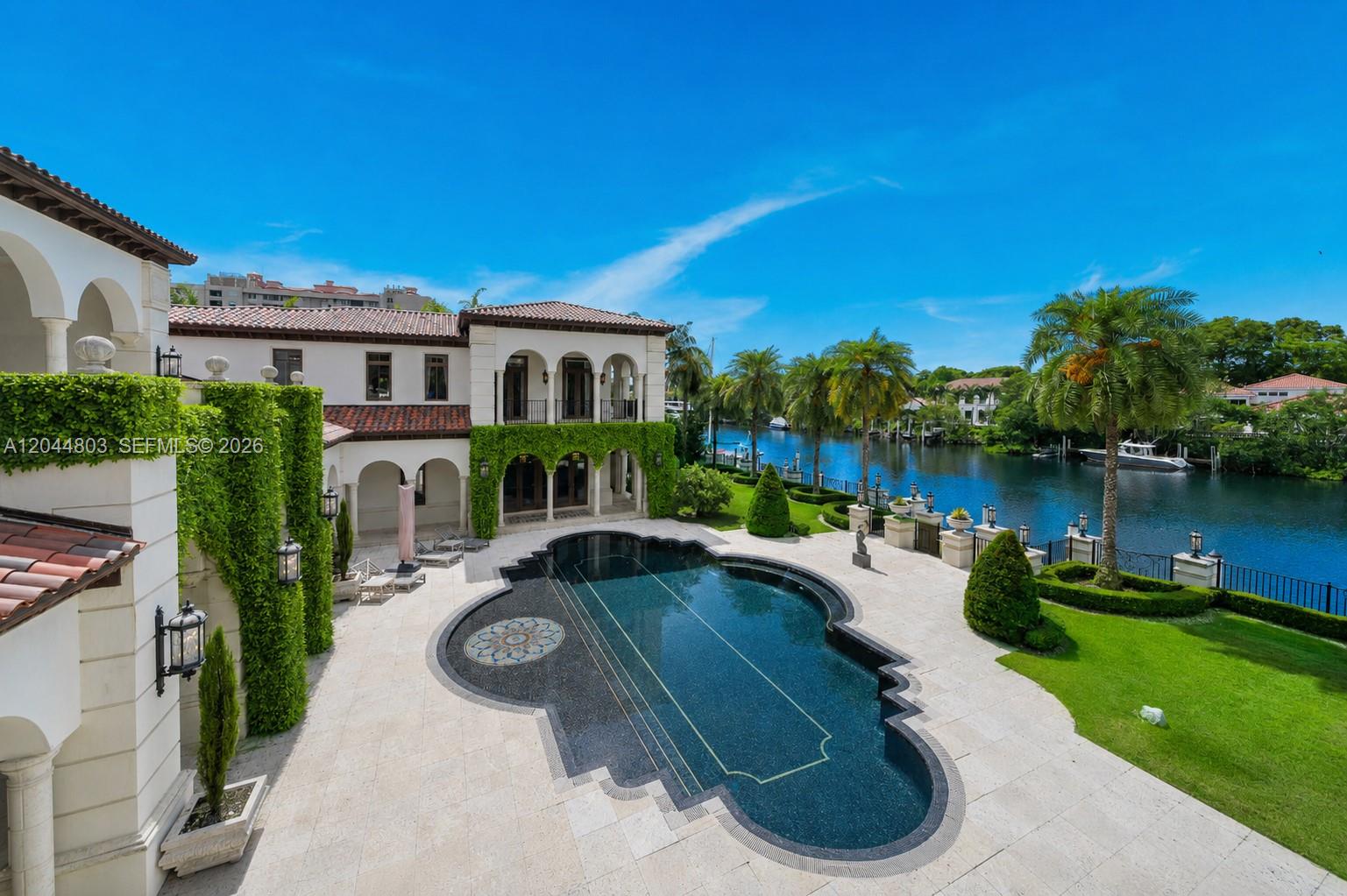 150 Edgewater Dr