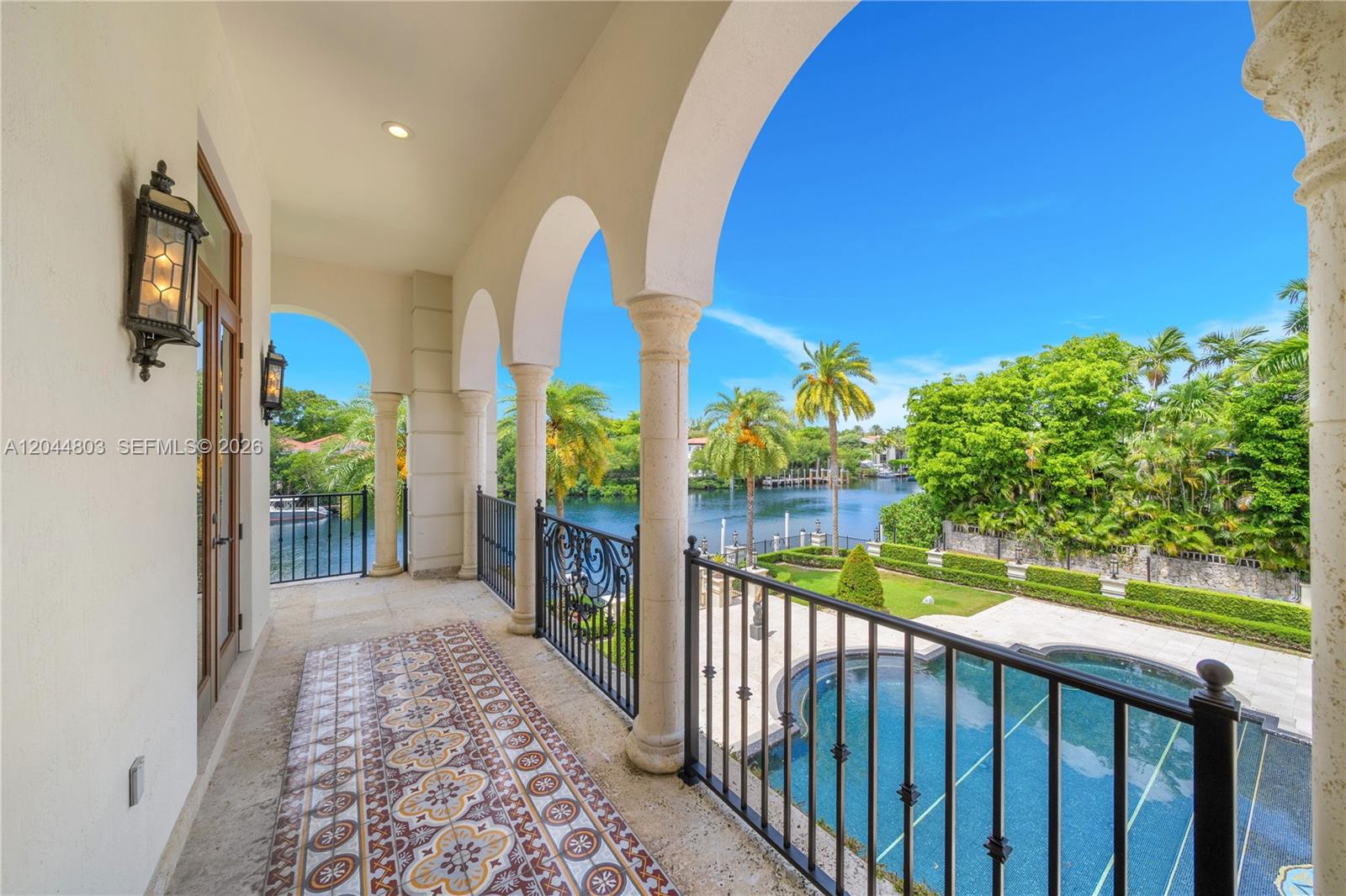 150 Edgewater Dr