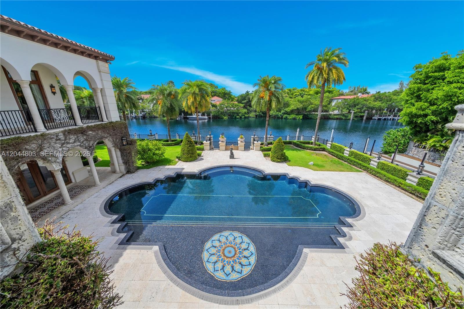 150 Edgewater Dr