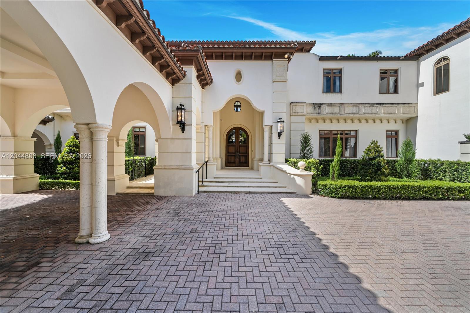 150 Edgewater Dr