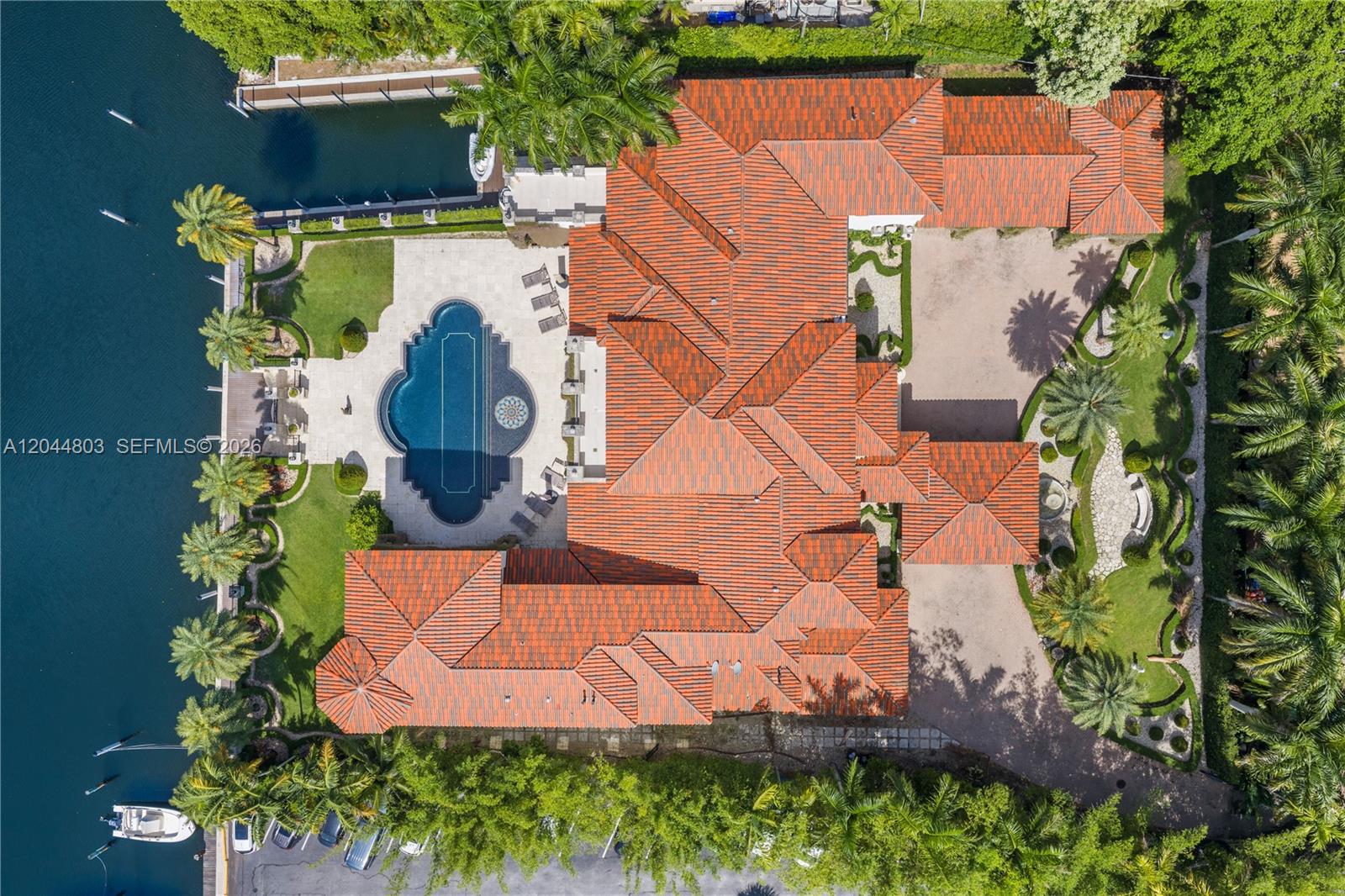 150 Edgewater Dr