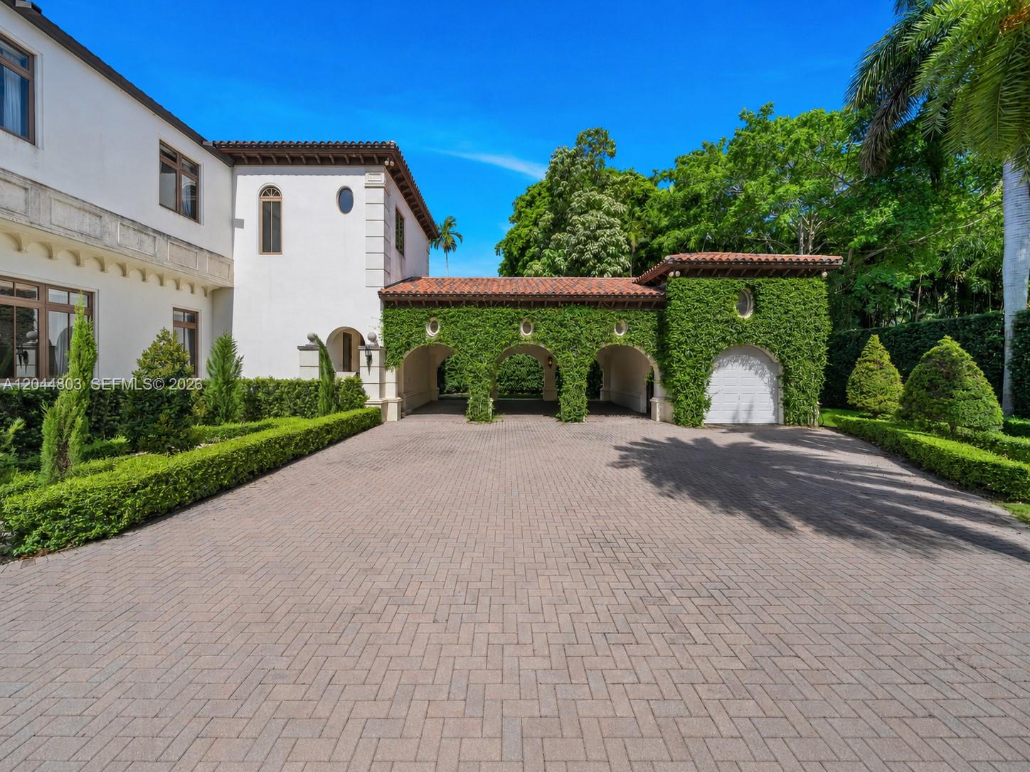 150 Edgewater Dr