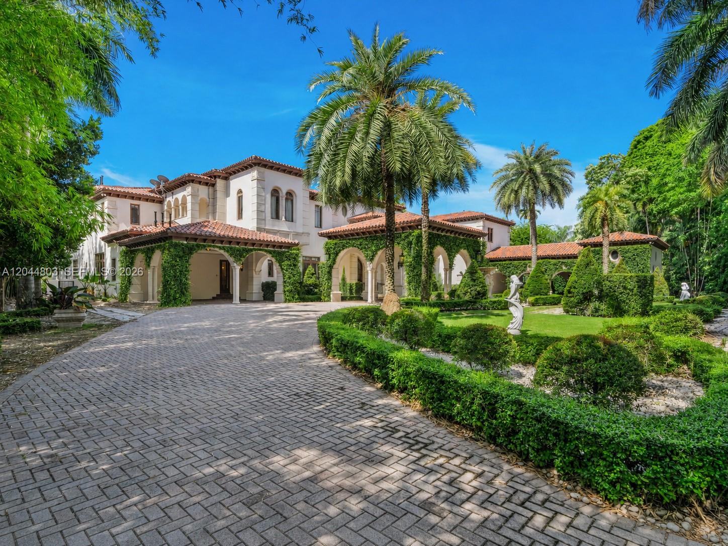 150 Edgewater Dr