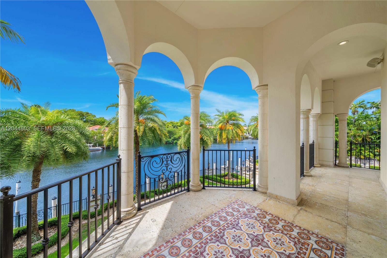 150 Edgewater Dr