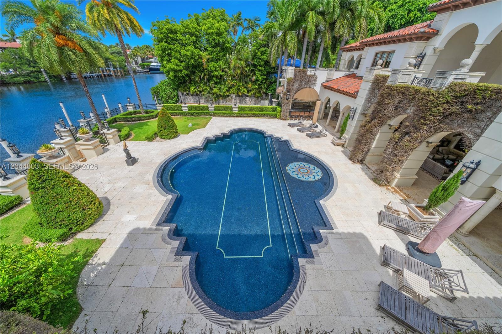 150 Edgewater Dr