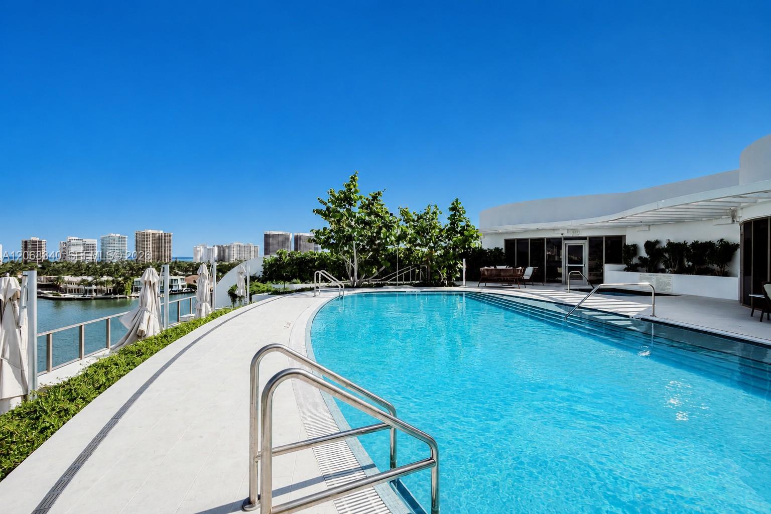 1135 103rd St Unit: PH2