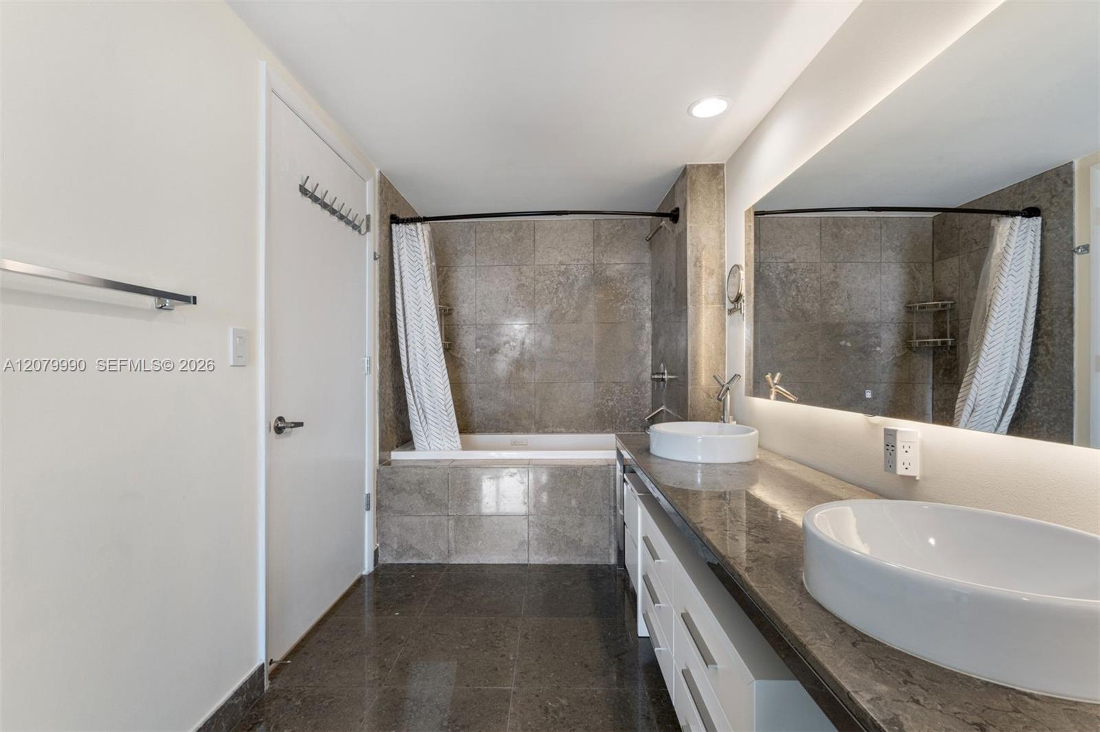 495 Brickell Ave # 4709