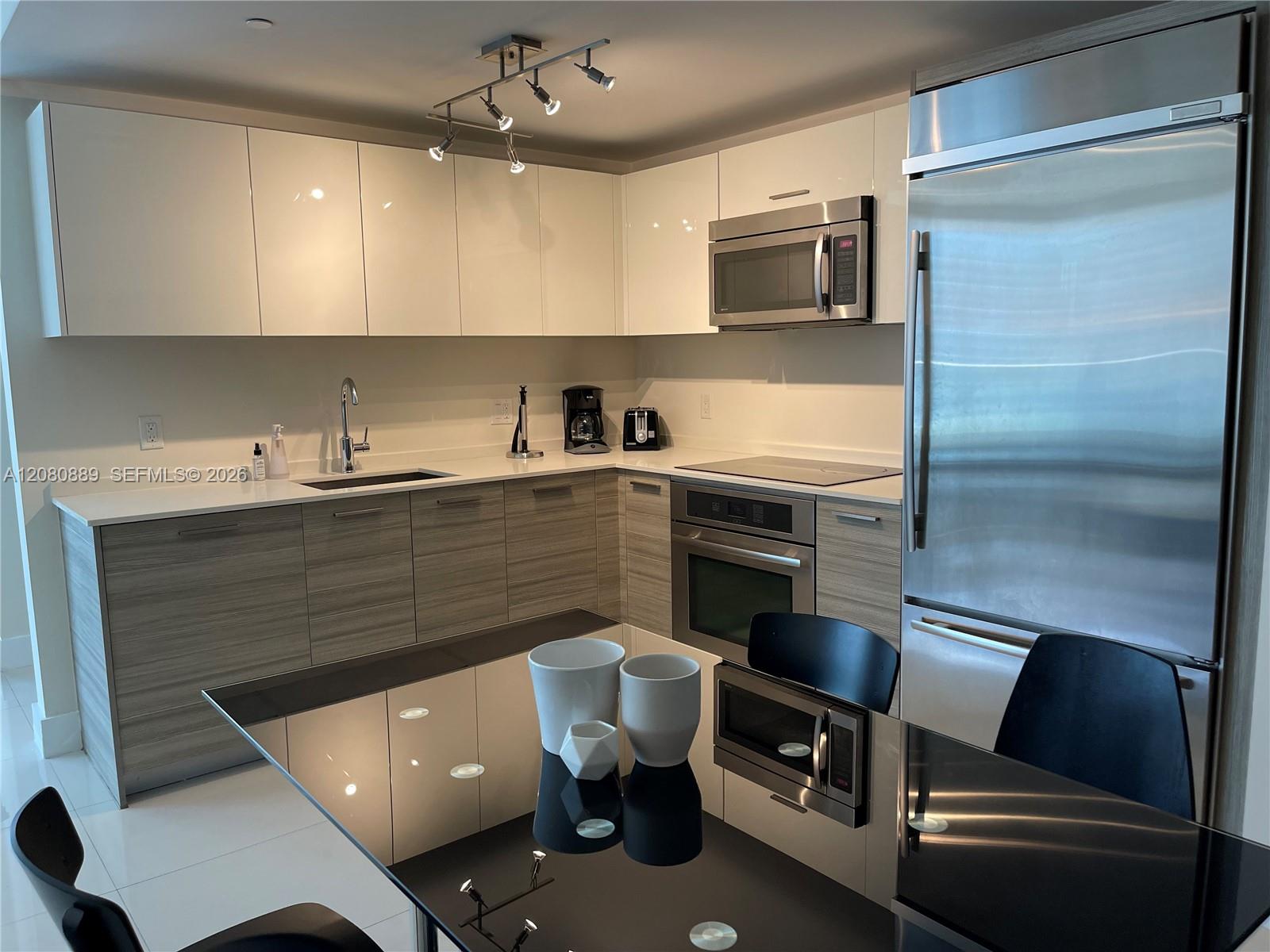 1300 Brickell Bay Dr # 2010
