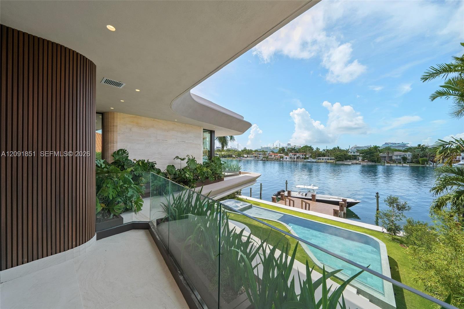 80 S Hibiscus Dr