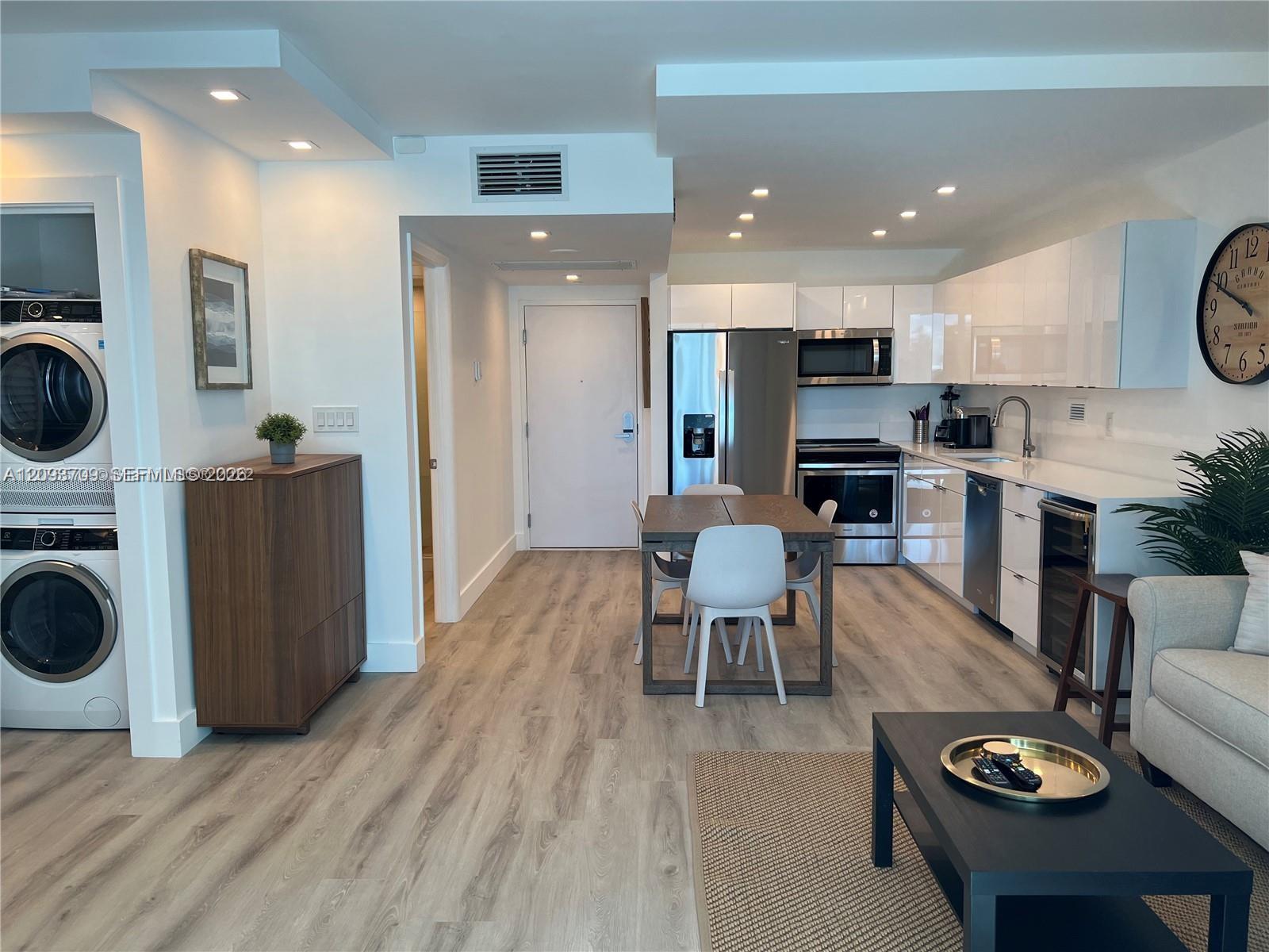 2301 Collins Ave # 342