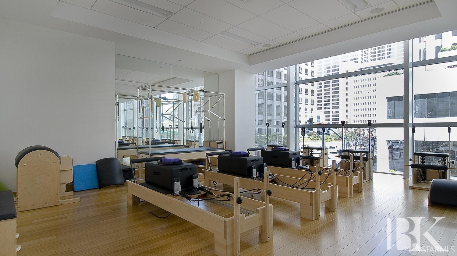 301 Mission Street # 25J