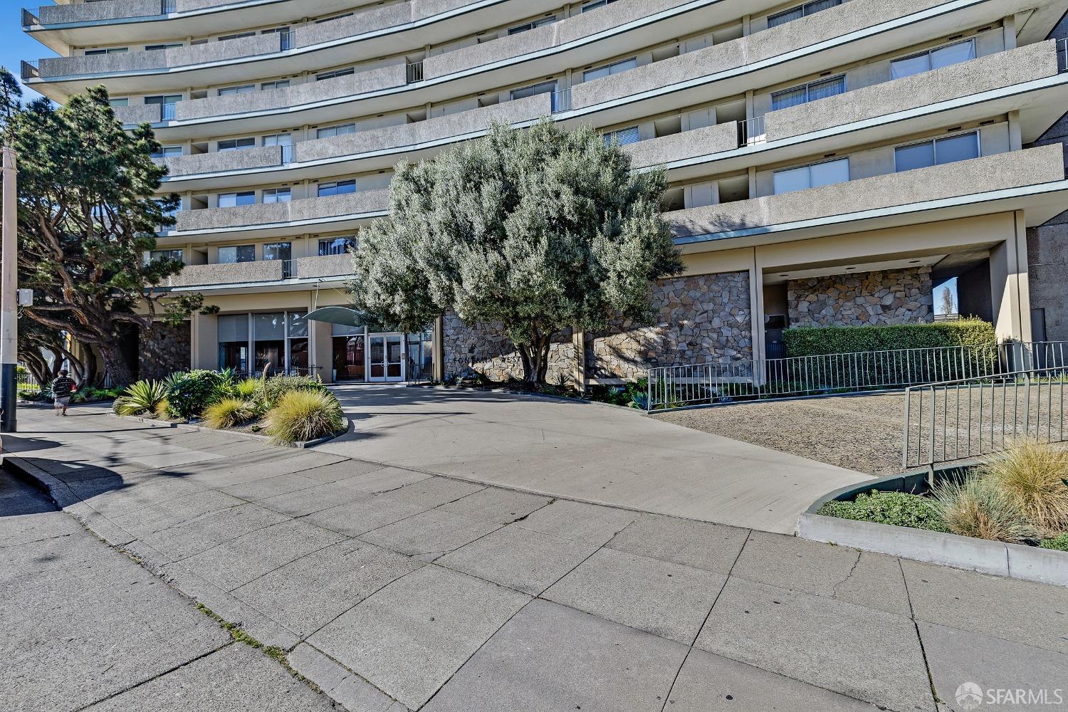 1050 North Point Street # 906