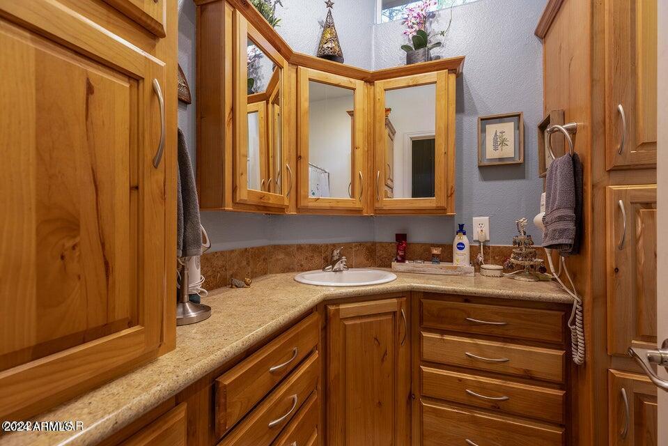 2231 E FOSSIL Trail